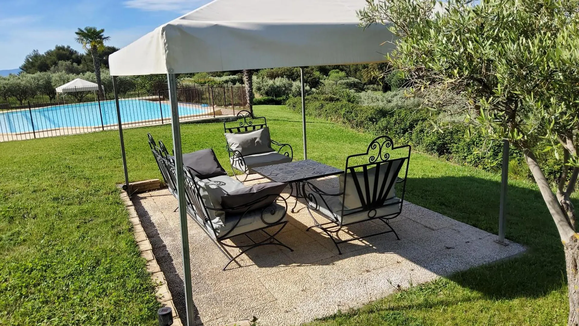 Gite Paradizu, Vue Imprenable En Provence Le Barroux 0*,  France