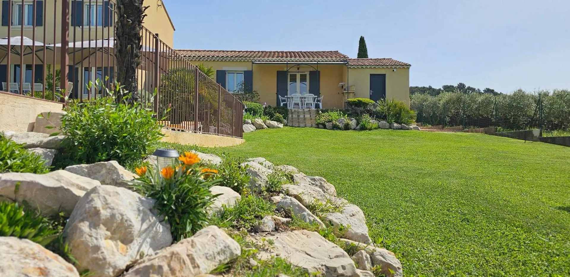 Gite Paradizu, Vue Imprenable En Provence Le Barroux 0*,  France