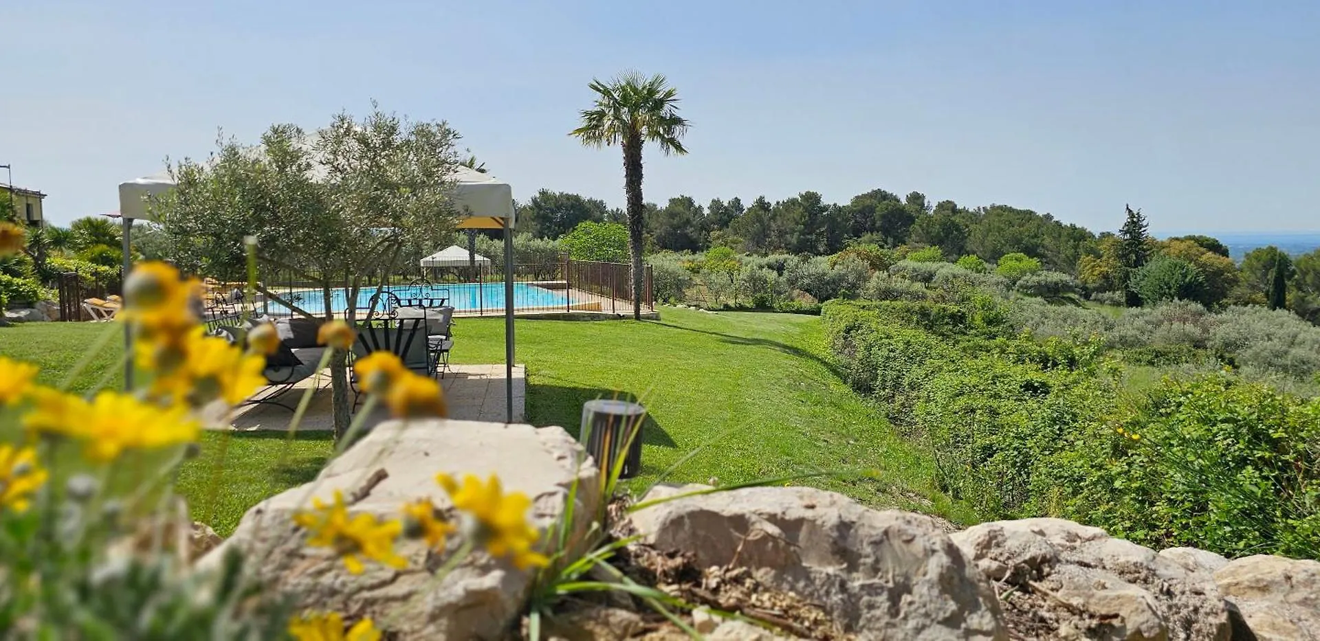 Gite Paradizu, Vue Imprenable En Provence Le Barroux 0*,  France